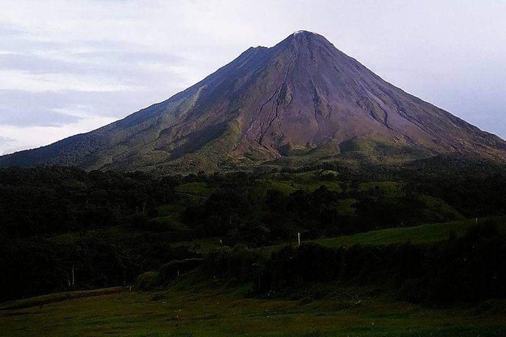 Visit our majestic Arenal volcano, in a 6 days and 5 nights program in Costa Rica